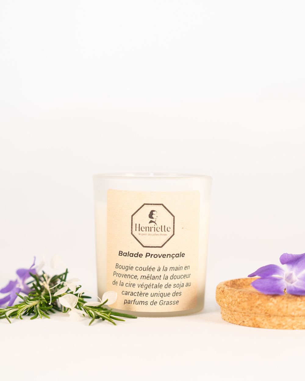 Bougie Balade Provençale, bougie parfumée artisanale en cire végétale Henriette, fabriquée à la main en Provence : Balade Provençale ✨ Une invitation au calme, comme une promenade en Provence.