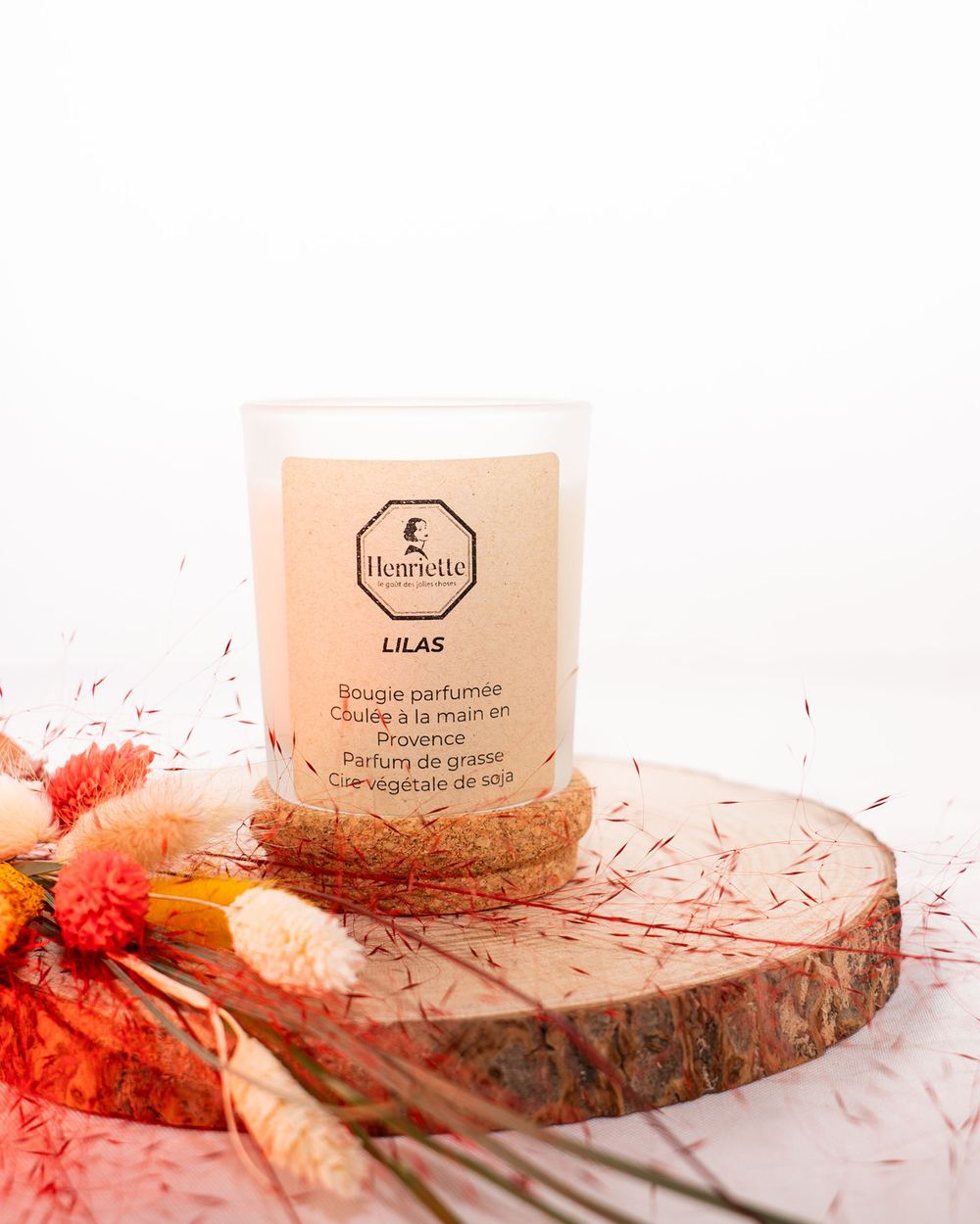 Bougie Lilas, bougie parfumée artisanale en cire végétale Henriette, fabriquée à la main en Provence : Lilas ✨ Un souffle de printemps, doux et vibrant.