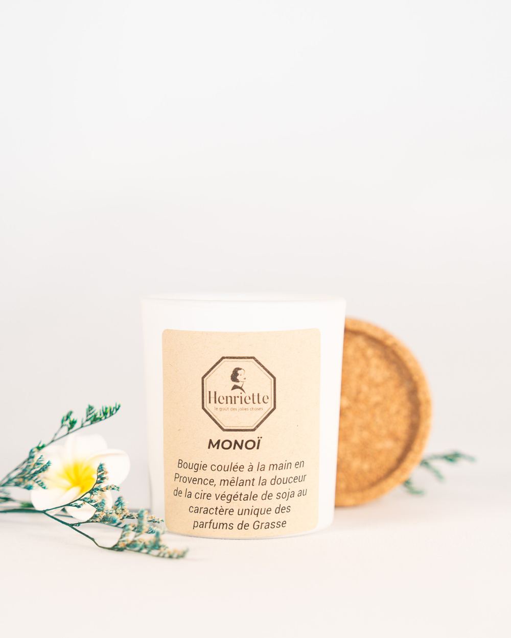 Bougie Monoï, bougie parfumée artisanale en cire végétale Henriette, fabriquée à la main en Provence : Monoï ✨ Une escapade tropicale à chaque allumage.